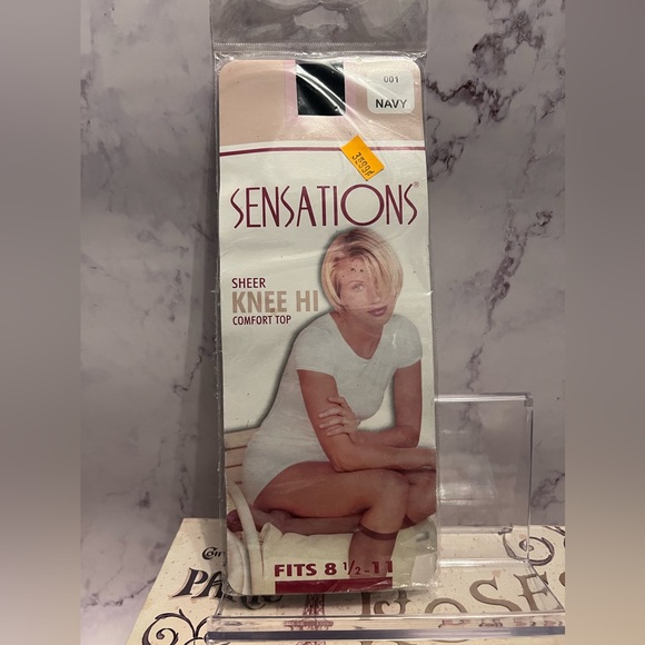 Bundle of vintage knee-hi’s and hosiery - Picture 6 of 9